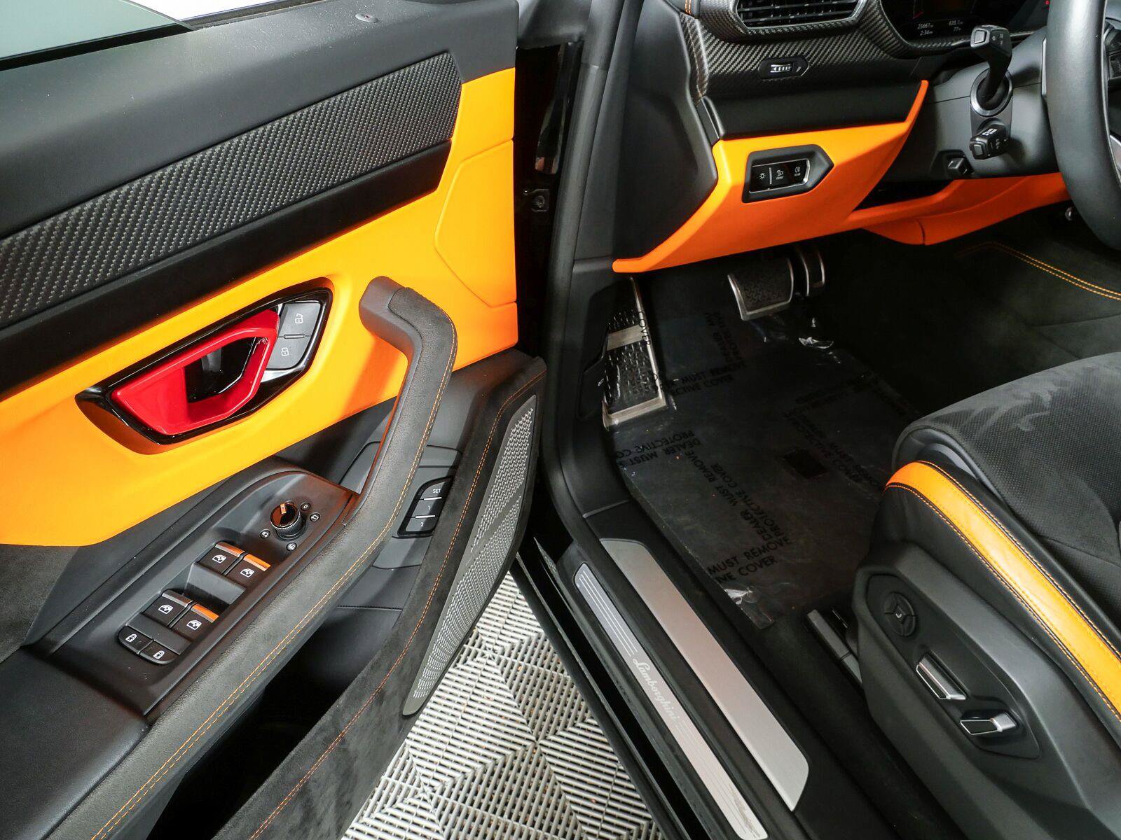 Used 2024 Lamborghini Urus S AWD/4WD image 5