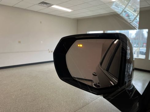 Used 2023 Cadillac Escalade Premium Luxury image 24