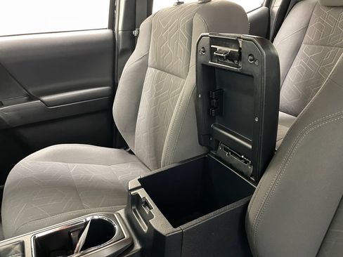 Used 2019 Toyota Tacoma TRD Off-Road AWD/4WD image 32