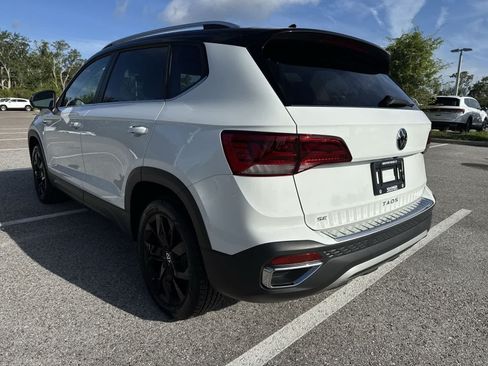 Certified 2024 Volkswagen Taos SE w/ Panoramic Sunroof Package FWD image 4