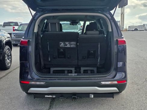 Used 2022 Kia Carnival LX image 7