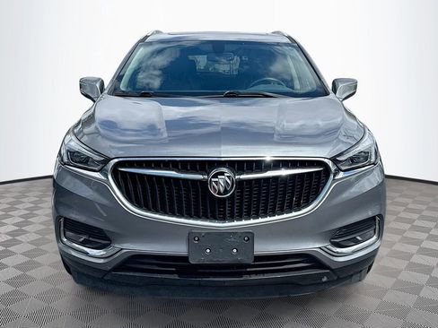 Used 2020 Buick Enclave Essence image 2