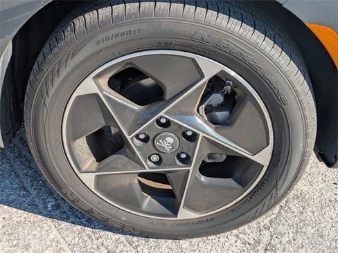 Used 2023 Kia Soul EX image 11