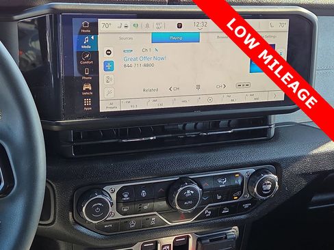 Used 2024 Jeep Gladiator Sport image 16