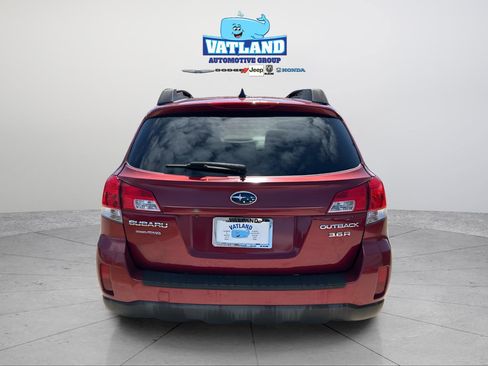 Used 2011 Subaru Outback 3.6R Limited w/ PWR Moonroof Pkg image 4