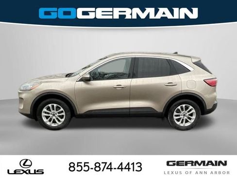 Used 2020 Ford Escape SE image 3