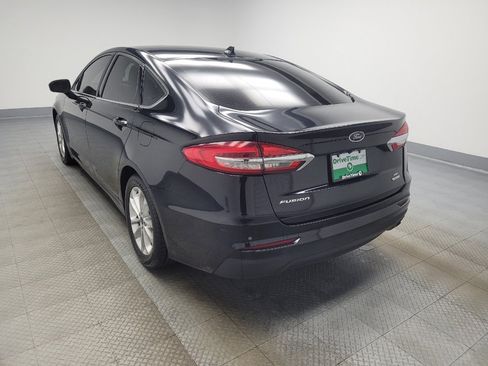 Used 2019 Ford Fusion SE image 5