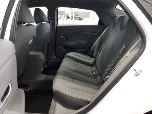Used 2024 Hyundai Elantra SEL image 15