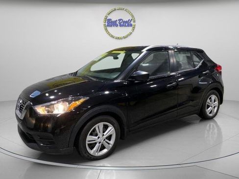 Used 2018 Nissan Kicks S FWD image 1
