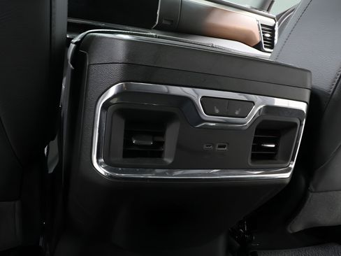Used 2024 GMC Sierra 1500 Denali AWD/4WD image 21