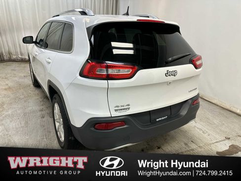 Used 2017 Jeep Cherokee Limited image 4