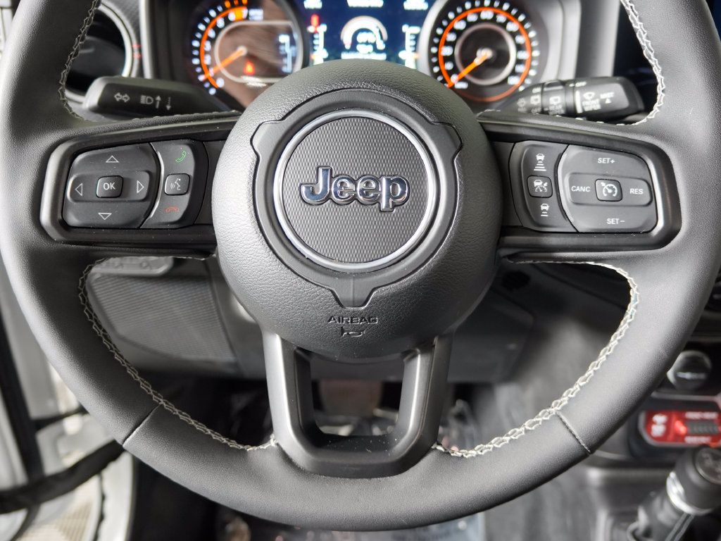 Used 2025 Jeep Wrangler Unlimited Rubicon AWD/4WD image 22