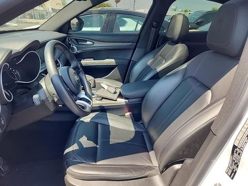 Used 2022 Alfa Romeo Stelvio Ti image 4