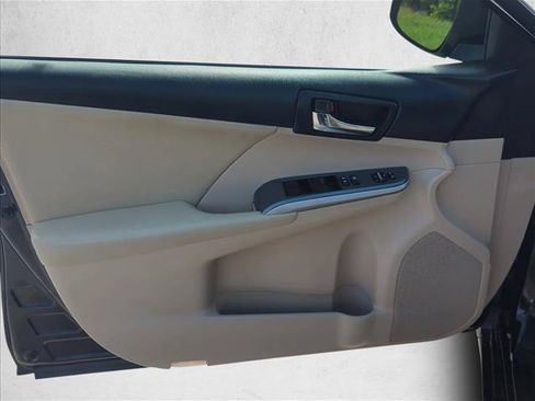 Used 2012 Toyota Camry XLE w/ Convenience Pkg FWD image 10