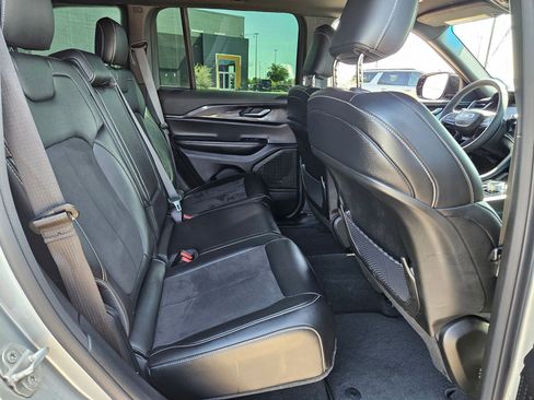 Used 2023 Jeep Grand Cherokee Altitude AWD/4WD image 25
