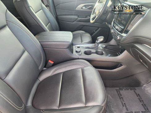Used 2023 Chevrolet Traverse LT image 15