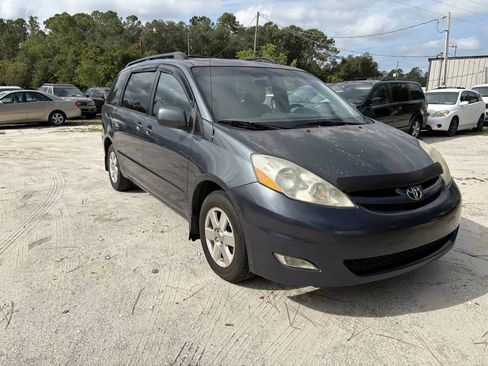 Used 2009 Toyota Sienna XLE FWD image 4