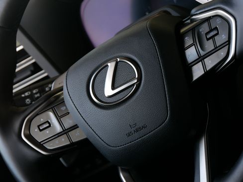 Used 2025 Lexus GX 550 w/ Accessory Package (Z1) AWD/4WD image 26