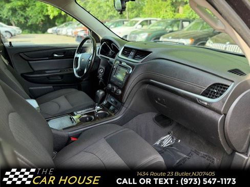 Used 2017 Chevrolet Traverse LT FWD image 22