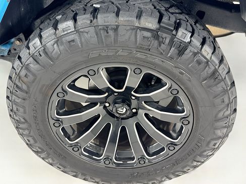 Used 2017 Jeep Wrangler Unlimited Sahara w/ Connectivity Group AWD/4WD image 26