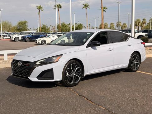Certified 2025 Nissan Altima 2.5 SR FWD image 2