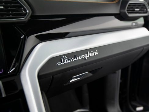 Used 2022 Lamborghini Urus image 23