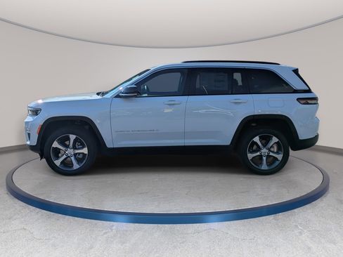 New 2025 Jeep Grand Cherokee Limited w/ Luxury Tech Group II AWD/4WD image 8