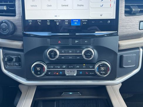 Used 2023 Ford Expedition Limited image 25