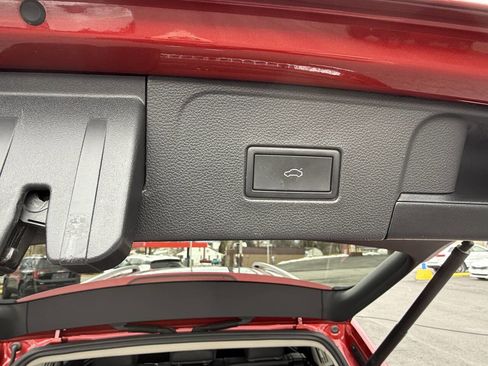 Used 2021 Volkswagen Atlas SEL R-Line image 35