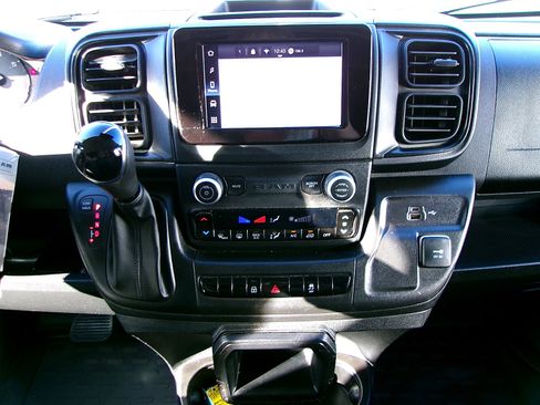 Used 2025 RAM ProMaster 2500 w/ Convenience Group FWD image 9