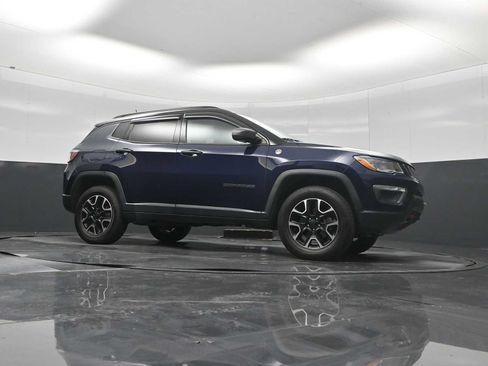 Used 2019 Jeep Compass Trailhawk w/ Popular Equipment Group AWD/4WD image 31