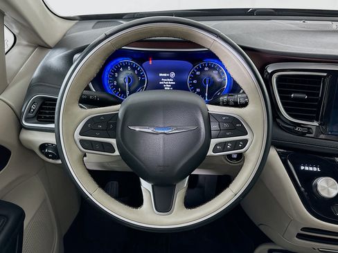 Used 2017 Chrysler Pacifica Limited w/ Advanced Safetytec Group image 18