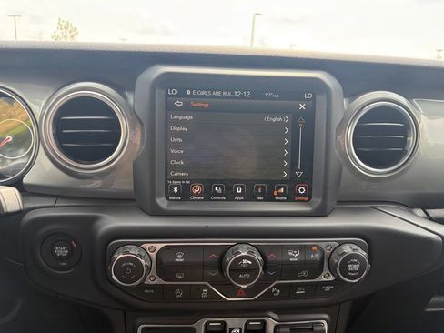 Used 2020 Jeep Gladiator Overland AWD/4WD image 42