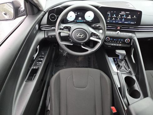 Used 2024 Hyundai Elantra SEL FWD image 27