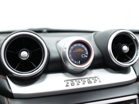 Used 2017 Ferrari California T RWD image 33