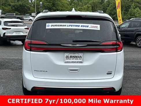 Used 2022 Chrysler Pacifica Touring-L AWD/4WD image 3