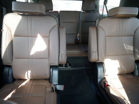 Certified 2025 Chevrolet Suburban High Country AWD/4WD image 13