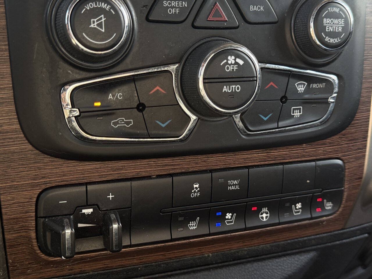 Used 2018 RAM 1500 Laramie AWD/4WD image 27