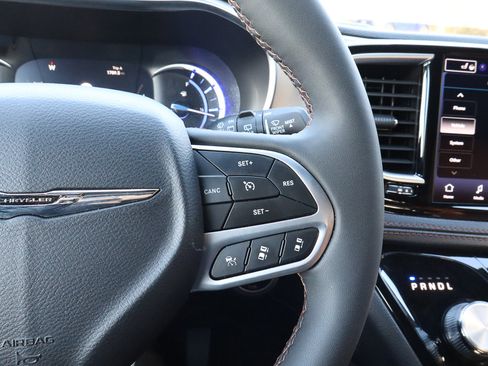 Used 2024 Chrysler Pacifica Pinnacle image 38