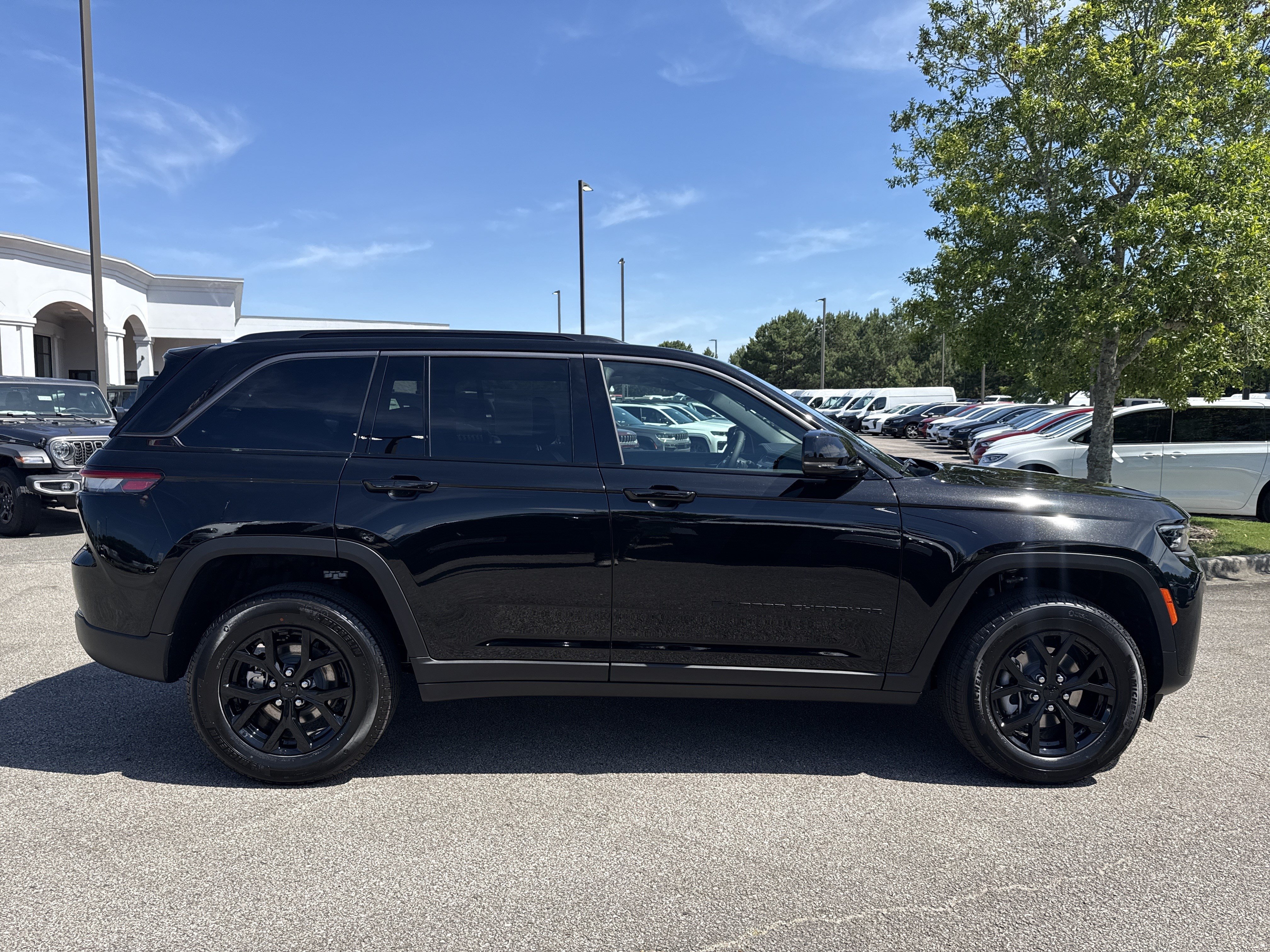 New 2026 Jeep Grand Cherokee Altitude RWD image 8
