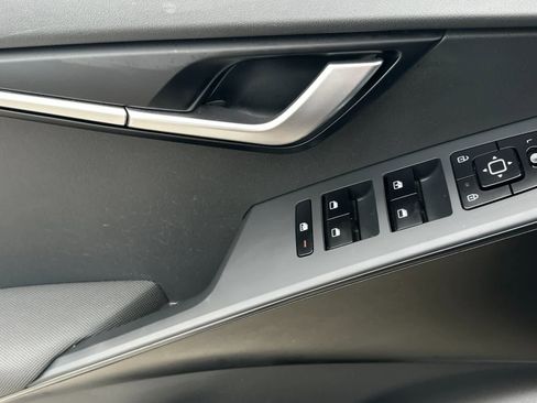 Used 2023 Kia Niro LX FWD image 13
