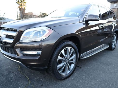 Used 2015 Mercedes-Benz GL 450 4MATIC w/ Driver Assistance Package image 43