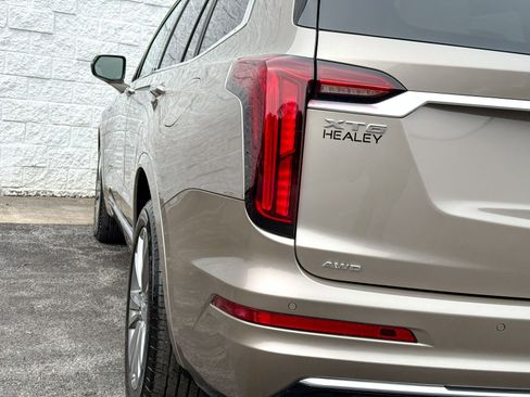 Certified 2022 Cadillac XT6 Premium Luxury AWD/4WD image 9