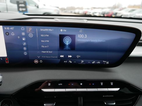 Used 2025 Buick Enclave Preferred image 22