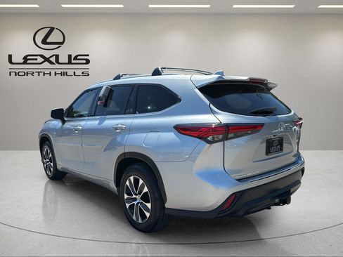 Used 2022 Toyota Highlander XLE FWD image 8