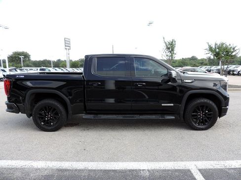 Used 2022 GMC Sierra 1500 Elevation w/ Elevation Premium Package AWD/4WD image 4