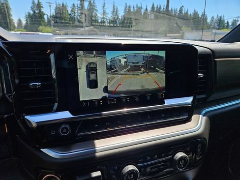 Used 2022 Chevrolet Silverado 1500 High Country w/ Technology Package AWD/4WD image 36