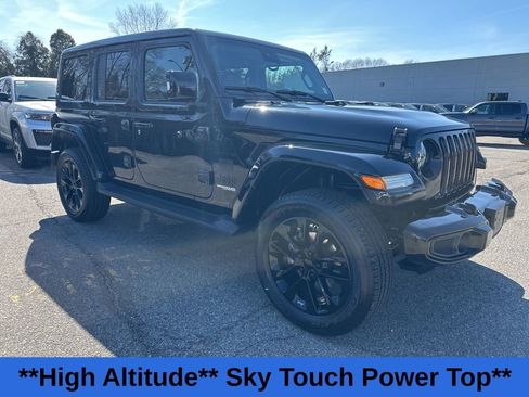 Used 2022 Jeep Wrangler Unlimited Sahara image 3