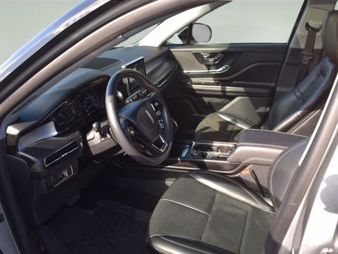 Used 2022 Lincoln Corsair AWD w/ Premium Package image 9