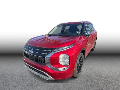 Used 2025 Mitsubishi Outlander SEL image 1